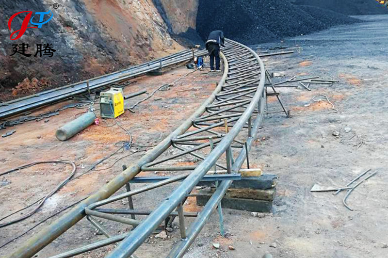 彬縣陳家坪三號井鋼結(jié)構(gòu)圓弧大棚在建中